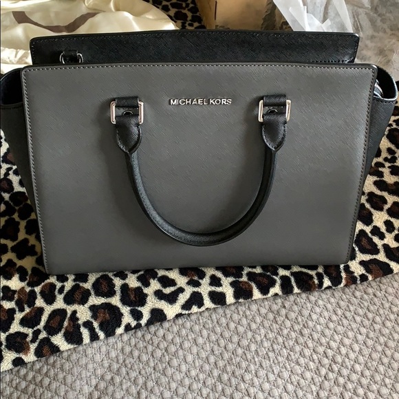 Michael Kors Handbags - Michael Kors Selma Color Block Bag